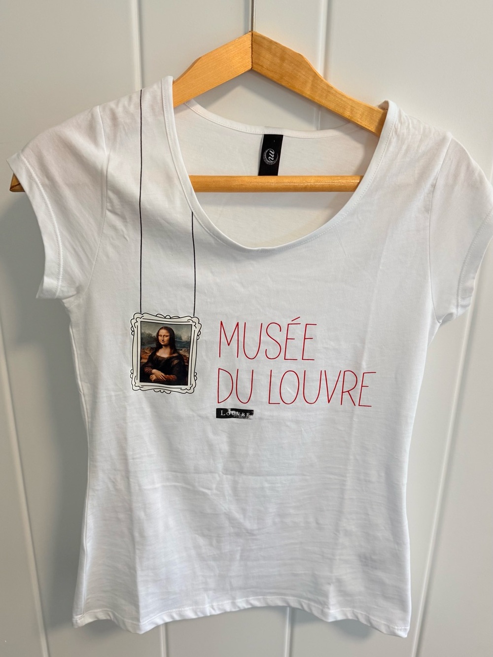 Musée du Louvre White Graphic Tee with Mona Lisa Print Size S